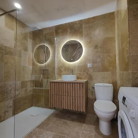 Beautiful 2 Bedrooms In Old Appartement