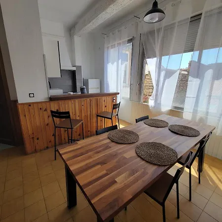 Beautiful 2 Bedrooms In Old *