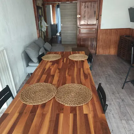 Апартаменти Beautiful 2 Bedrooms In Old